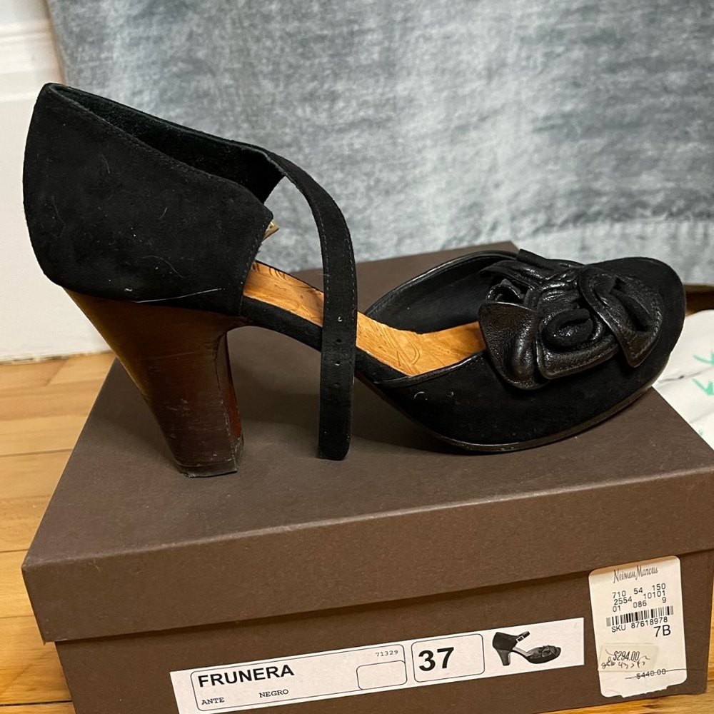 Chie Mihara Frunera black suede heels sz 37